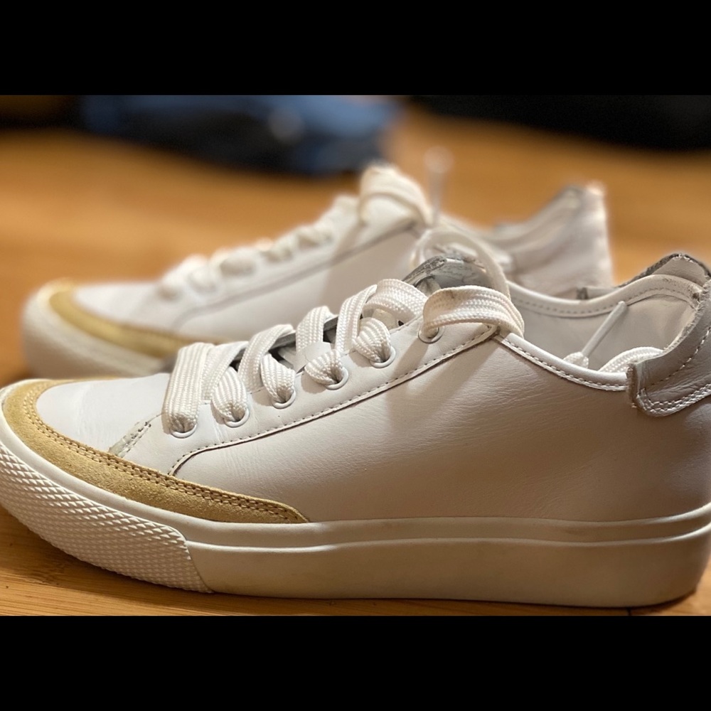 White tennis shoes